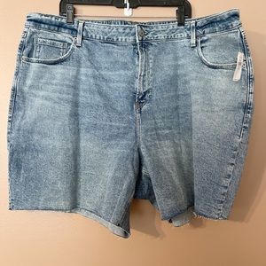 Mid-Rise Plus-Size Cut-Off Jean Shorts 7in inseam